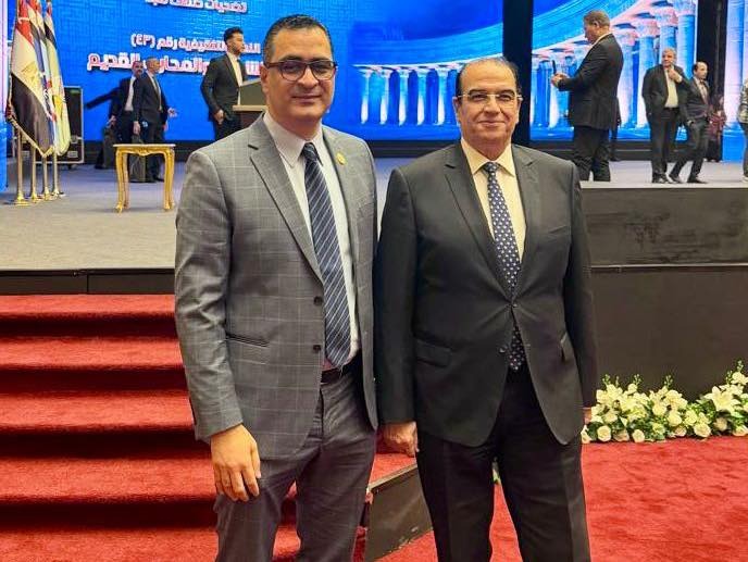 النائب محمود طاهر