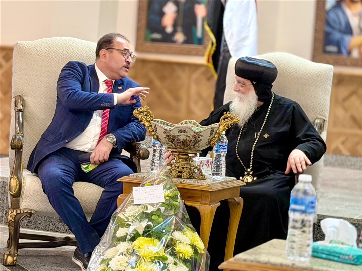 وفد حماة الوطن بالشيخ زايد يهنئ الأقباط بعيد القيامة المجيد