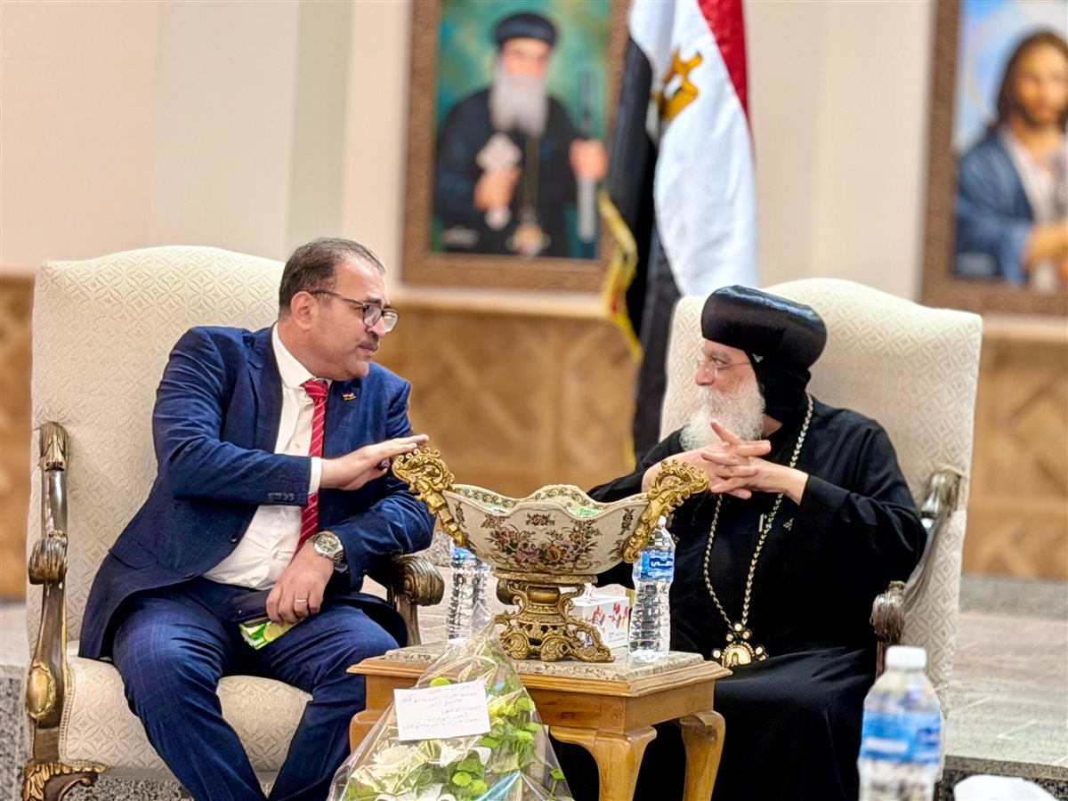 وفد حماة الوطن بالشيخ زايد يهنئ الأقباط بعيد القيامة المجيد