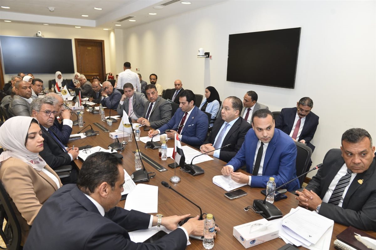 مجلس النواب يناقش رفع كفاءة وتأهيل الطرق بالقاهرة وحل مشكلة مكتب العمل