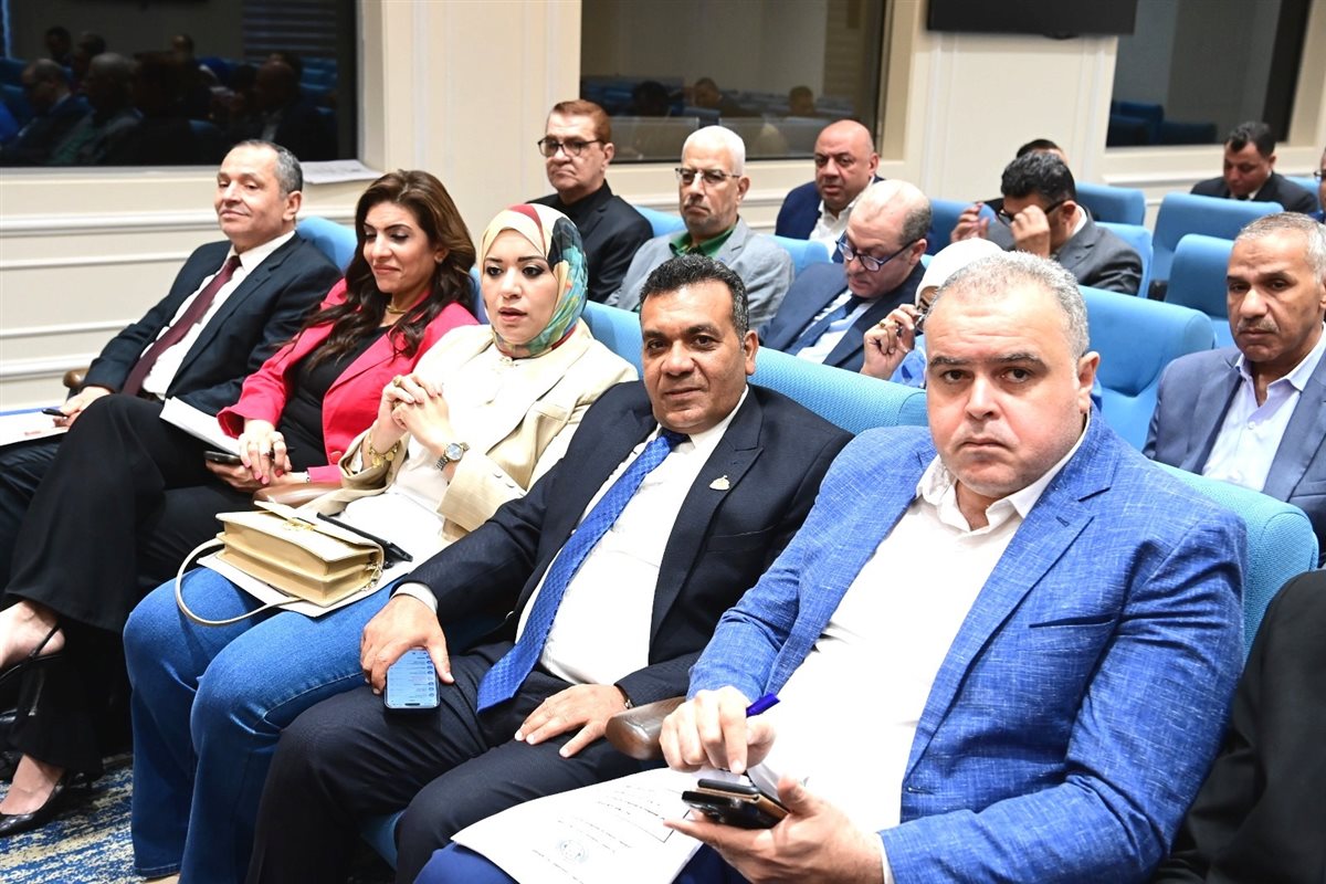 أشرف مرزوق يناقش تطوير المنشآت التعليمية ورفع كفاءة مدارس عين شمس