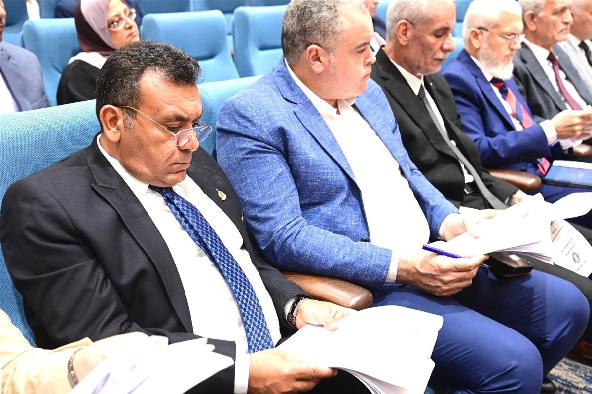 أشرف مرزوق يناقش تطوير المنشآت التعليمية ورفع كفاءة مدارس عين شمس