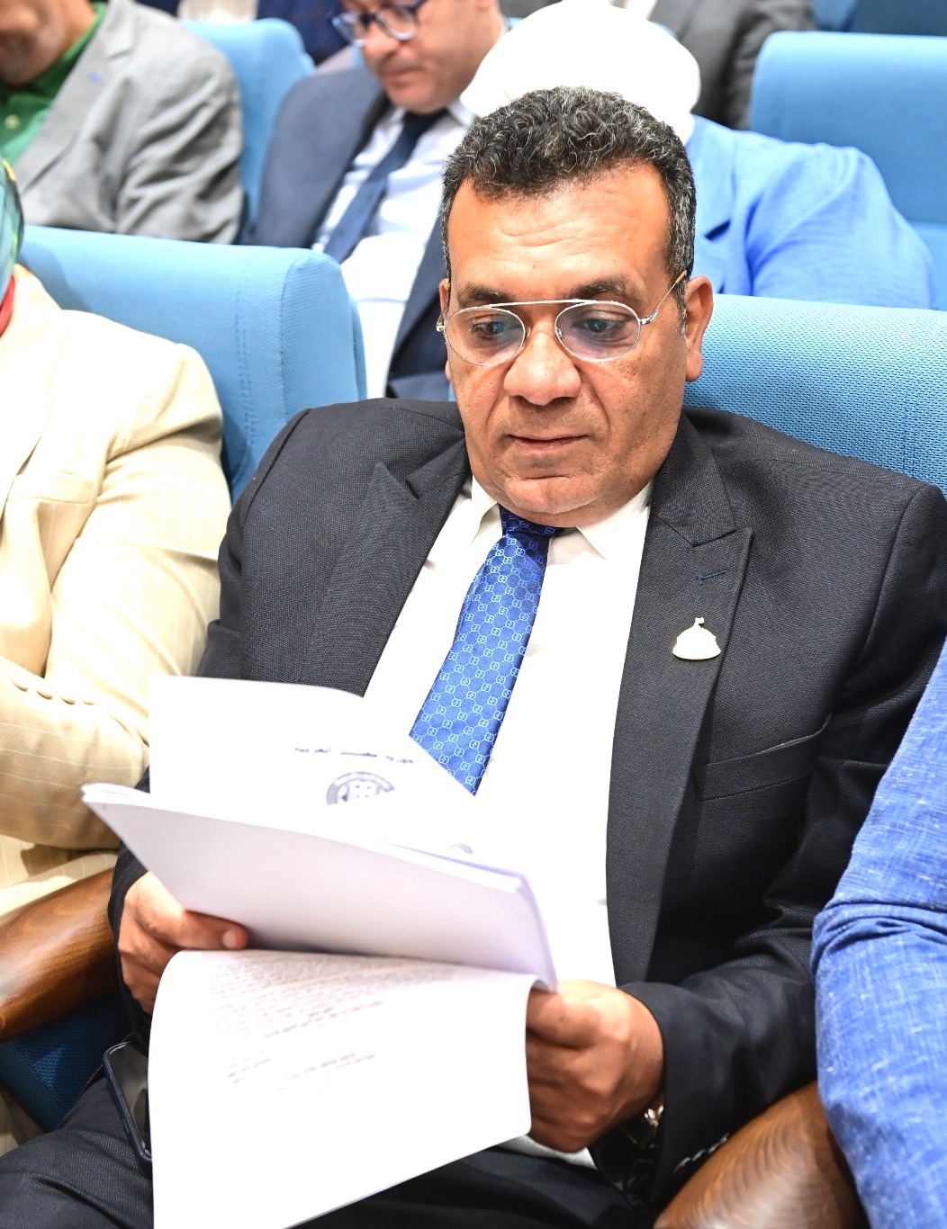 أشرف مرزوق يناقش تطوير المنشآت التعليمية ورفع كفاءة مدارس عين شمس