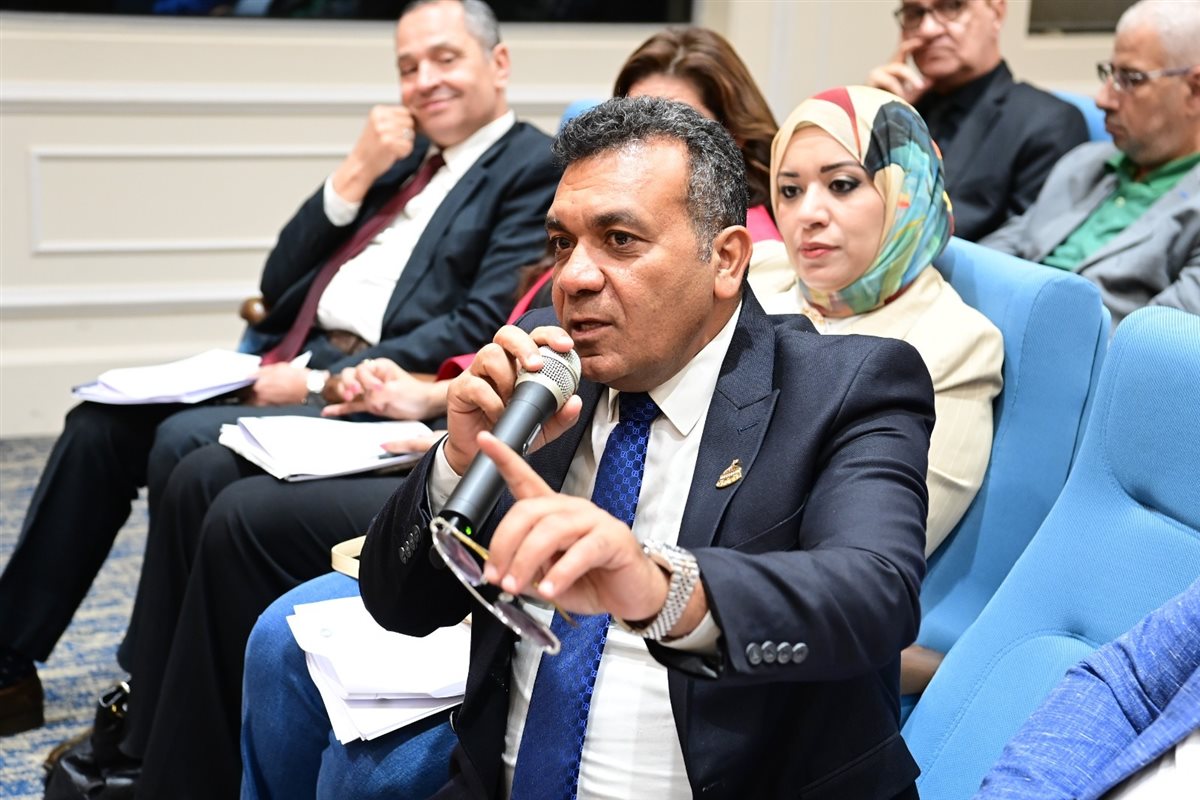 أشرف مرزوق يناقش تطوير المنشآت التعليمية ورفع كفاءة مدارس عين شمس