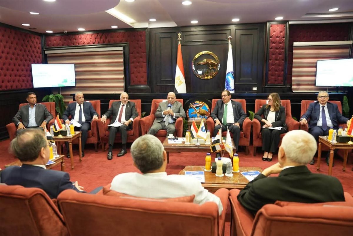 وزير المالية: سيتم تحويل العدادات الكودية لنظام الشرائح لكل من وفق أوضاعه