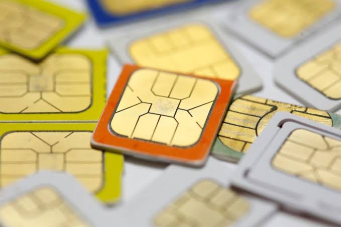 &nbsp;ازمة تسجيل خطوط المحمول بأسماء المواطنين دون علمهم