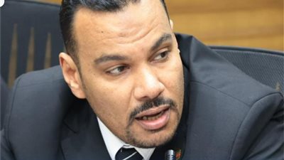 النائب أحمد العجوز يطرح مشاكل الرصف والصرف الصحي بإمبابة على محافظ الجيزة