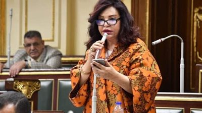 النائبة آمال عبد الحميد تتقدم بمقترح برلماني لتقليص عدد الإجازات الرسمية