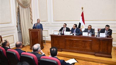 لجنة الصناعة والتجارة بالشيوخ تناقش تطوير الصناعة وزيادة الصادرات