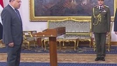 عبد العزيز قنصوة يؤدي اليمين الدستورية امام الرئيس عبد الفتاح السيسي