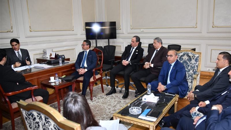 جانب من اجتماع اللجنة