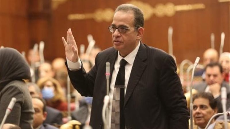 النائب طارق عبد العزيز