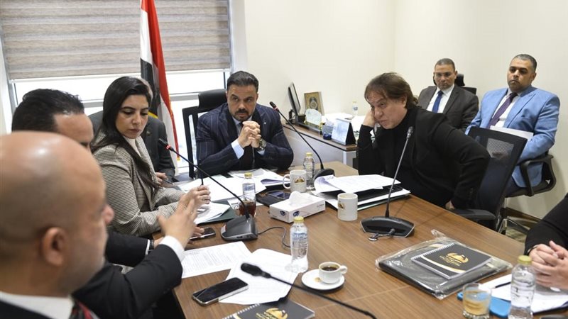 جانب من اجتماع اللجنة