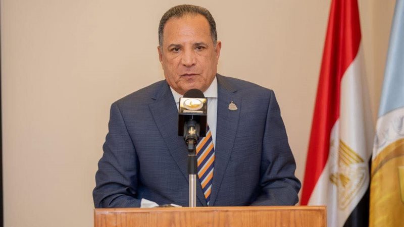 الدكتور أحمد حلمي