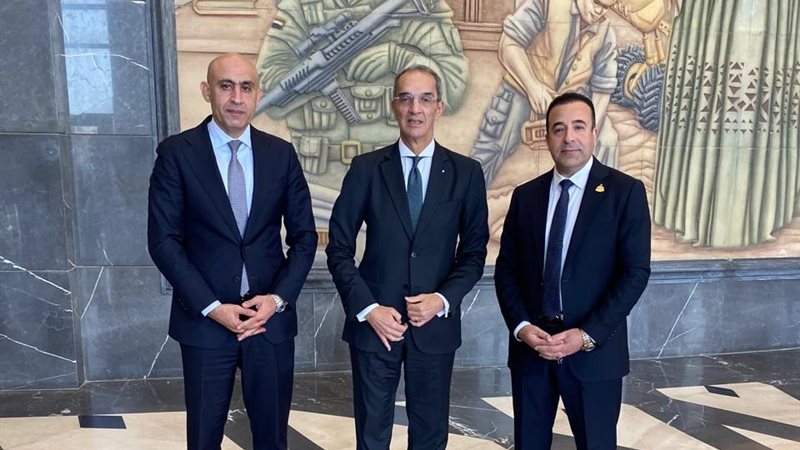 وزيري التعليم والاتصالات