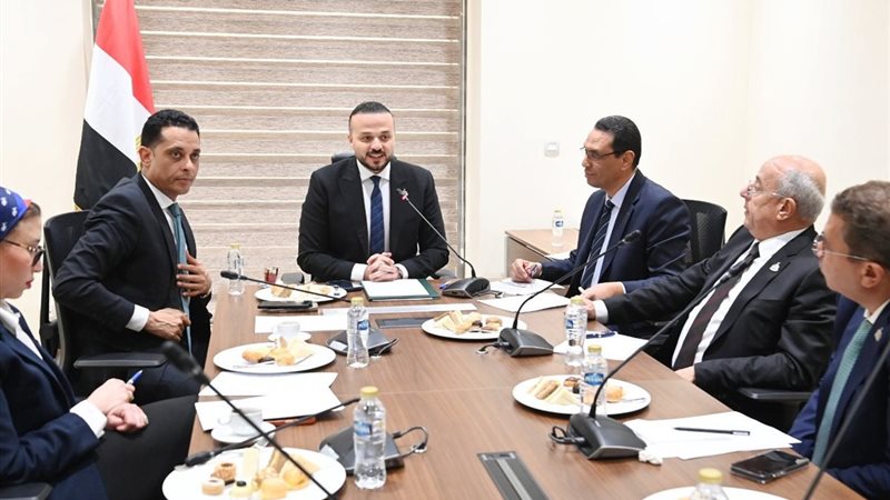 جانب من اجتماع اللجنة