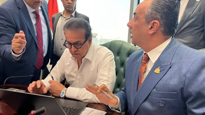 النائب محمد الشويخ يلتقي وزير الصحة لمتابعة تطوير الخدمات الصحية بالبحيرة