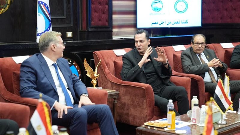 مستقبل وطن يستضيف وزير البترول 