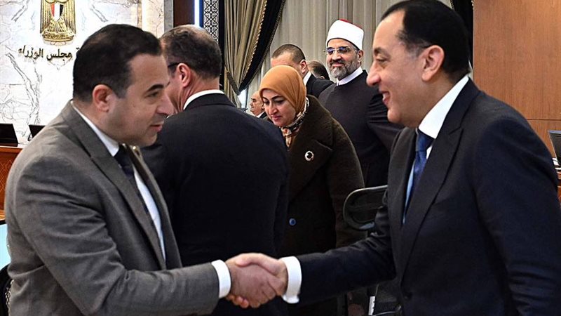 رئيس الوزراء مع أحمد بدوي