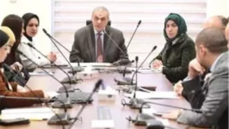 اجتماع لجنة القوي