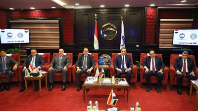 وزير المالية خلال الندوة 