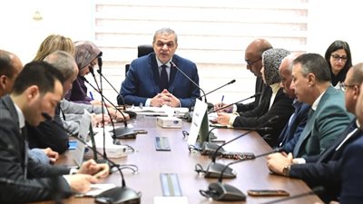 اجتماع لجنة القوي العاملة  