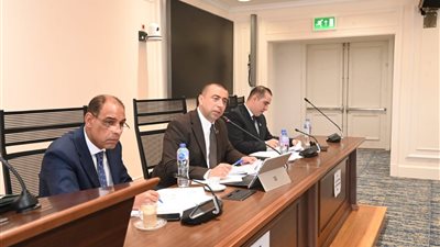 لجنة الصناعة  