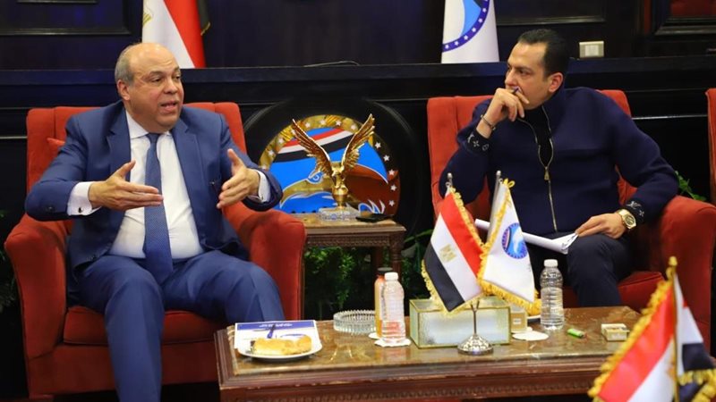 وزير الطيران خلال