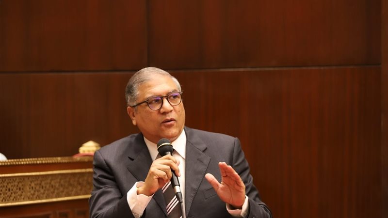 الدكتورعفت السادات