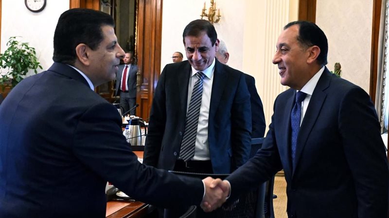 لقاء رئيس الوزراء برؤساء الهيئات البرلمانية 