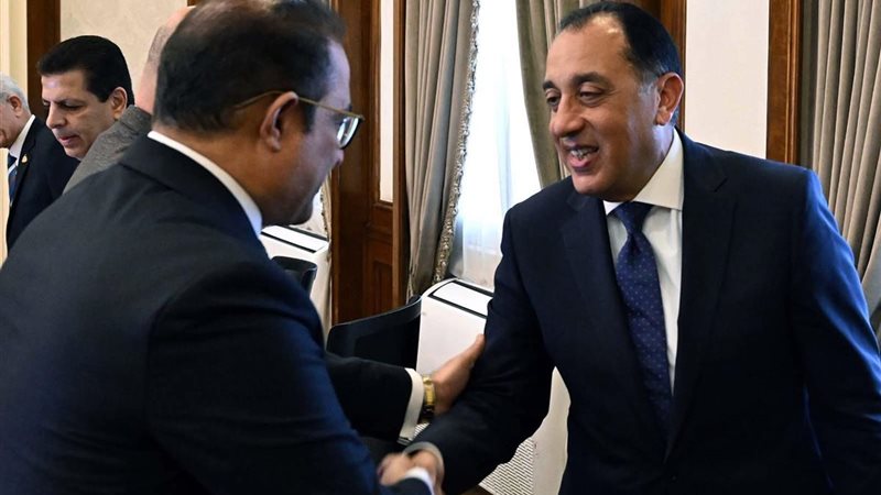 النائب سليمان وهداء بصحبة رئيس الوزراء 