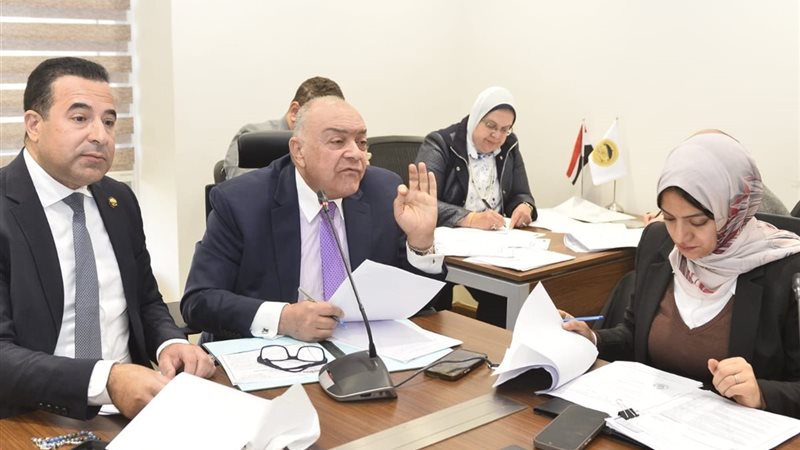 جانب من اجتماع اللجنة 