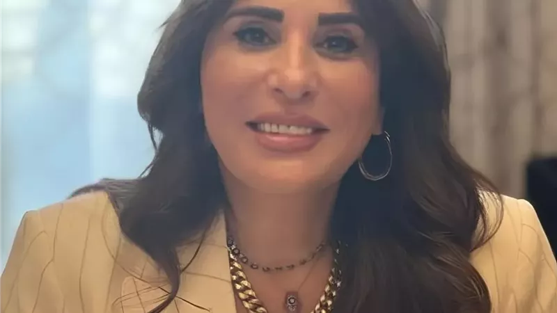 وزيرة الإسكان 