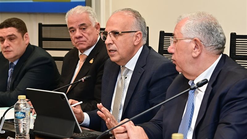 وزير الموارد المائية والري