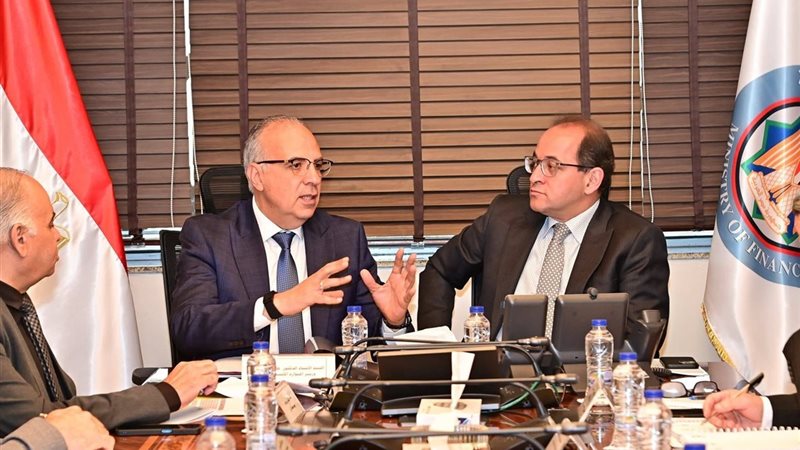 وزير المالية ووزير