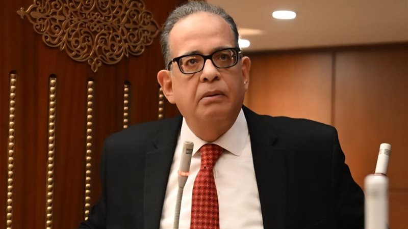 النائب طارق عبد العزيز