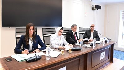 اجتماع لجنة القوي العاملة  