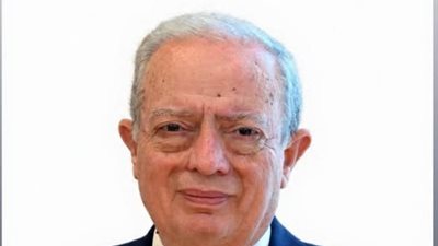  الدكتور حسين عيسى 