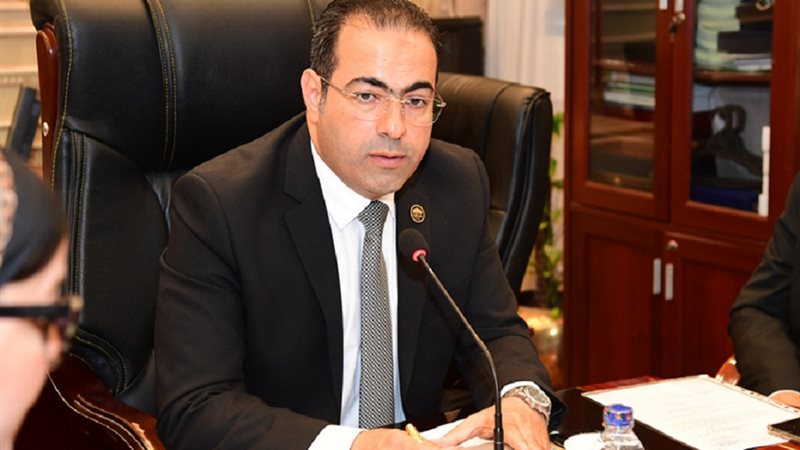 الدكتور محمود حسين