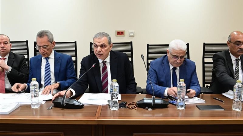 اجتماع لجنة القوي العاملة 