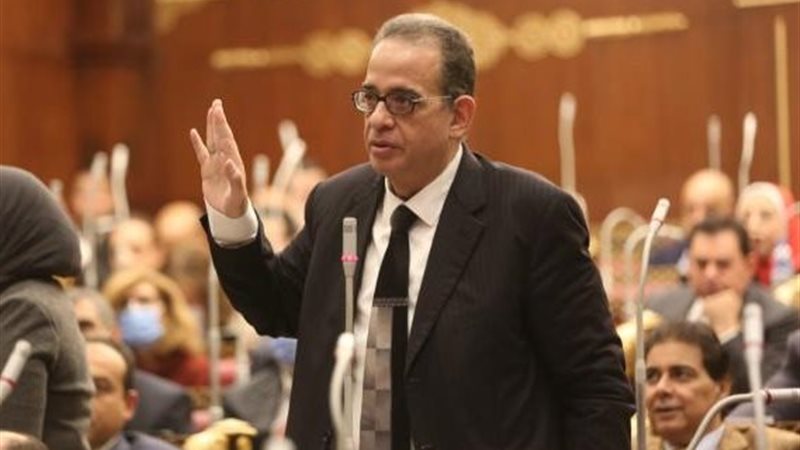 النائب طارق عبد العزيز