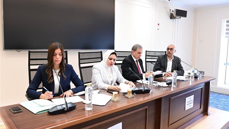 اجتماع لجنة القوي العاملة 
