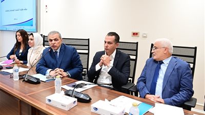 اجتماع لجنة القوي العاملة  