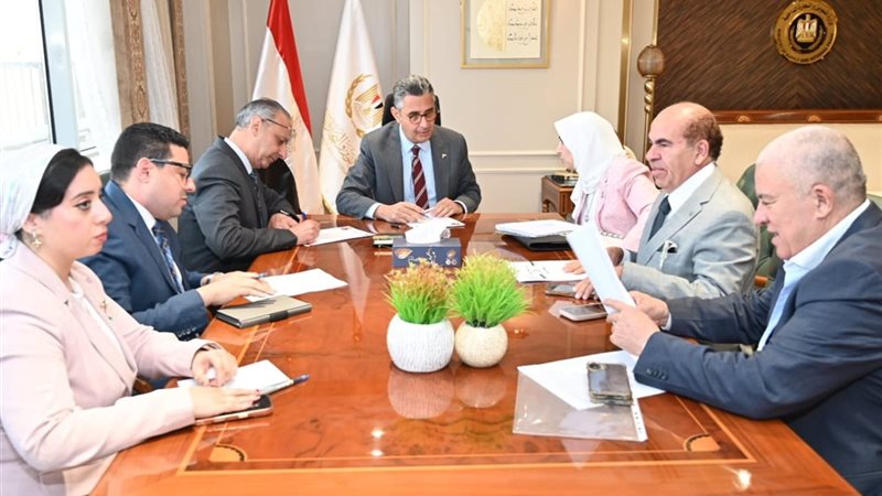 وزير التموين وأعضاء مجلسي النواب والشيوخ