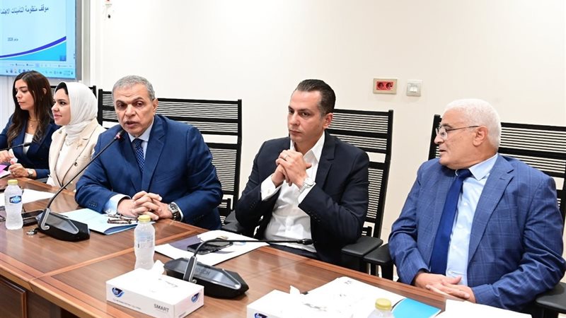 اجتماع لجنة القوي العاملة