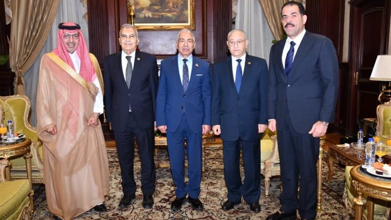 رئيس الشيوخ والسفير السعودي 
