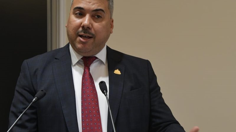 النائب عبد اللطيف