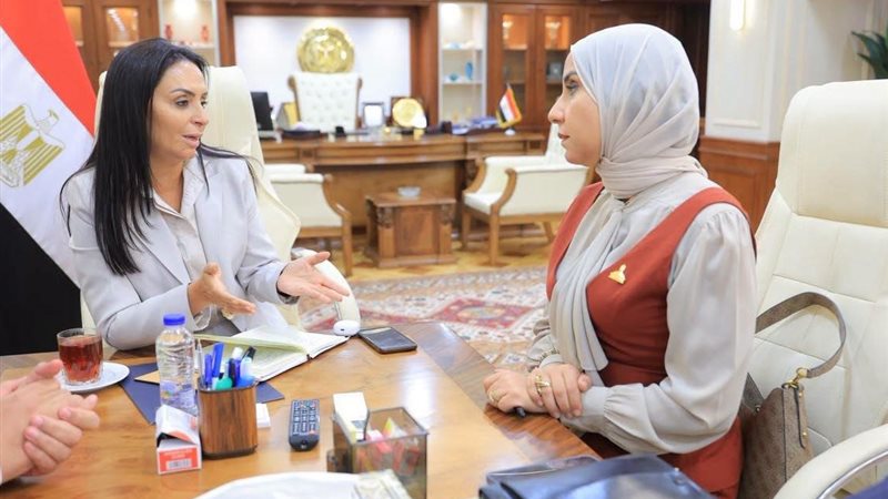 مايا مرسي تستمع لمقترحات