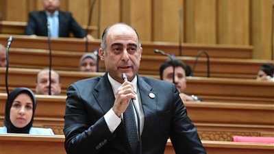 استجابة لمطالب الأهالي.. محمد جبريل يقود تحركًا لرفع كفاءة إنارة محرم بك