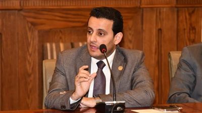 أحمد سمير زكريا: الصناعات التحويلية تعزز الصادرات والدولار